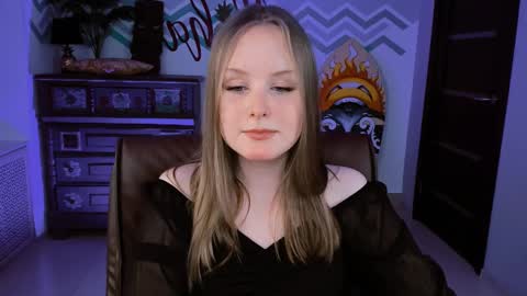 Snapshot of vivienleeigh chatting on March 12, 7:28 pm Vivien online show from March 12, 7:28 pm