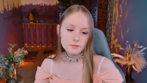 Snapshot of vivienleeigh chatting on September 11, 9:09 am Vivien online show from September 11, 9:09 am