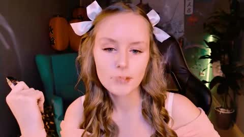 Snapshot of vivienleeigh chatting on September 14, 9:08 am Vivien online show from September 14, 9:08 am