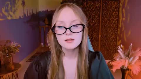 Snapshot of vivienleeigh chatting on September 24, 3:15 pm Vivien online show from September 24, 3:15 pm