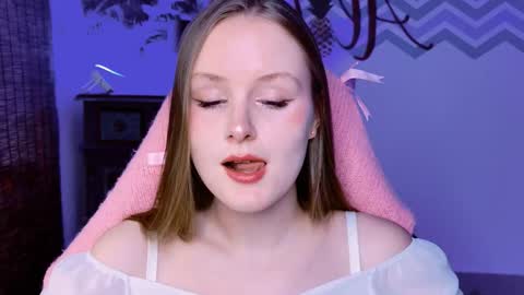 Snapshot of vivienleeigh chatting on October 5, 1:31 pm Vivien online show from October 5, 1:31 pm