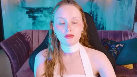 Snapshot of vivienleeigh chatting on November 1, 5:37 pm Vivien online show from November 1, 5:37 pm