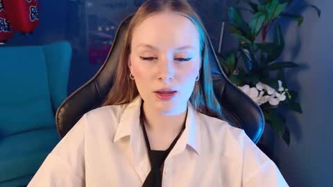 Snapshot of vivienleeigh chatting on November 10, 10:14 am Vivien online show from November 10, 10:14 am