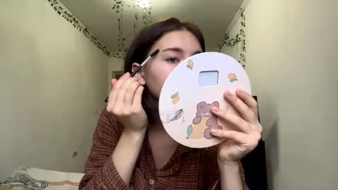 Snapshot of viviennebreihan chatting on November 9, 7:06 am Vivi online show from November 9, 7:06 am