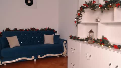 Vivienne online show from December 8, 5:22 pm