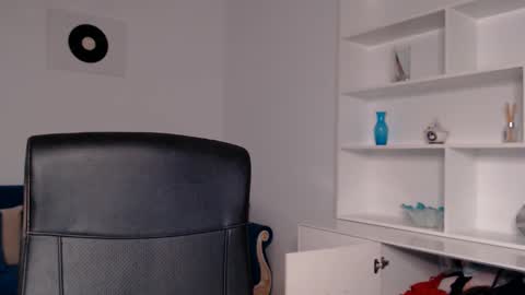 Vivienne online show from February 27, 4:10 pm