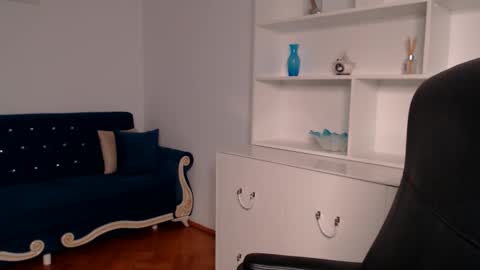 Vivienne online show from March 6, 1:48 am