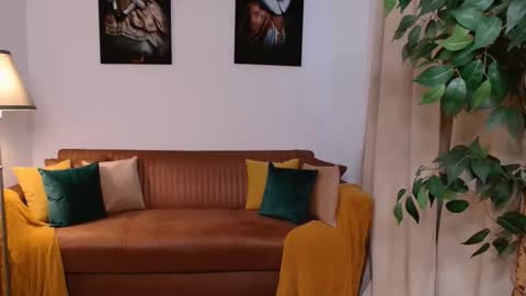 Vivienne online show from March 31, 4:07 pm