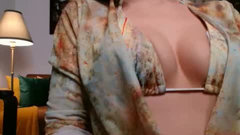 Vivienne online show from April 16, 4:08 pm