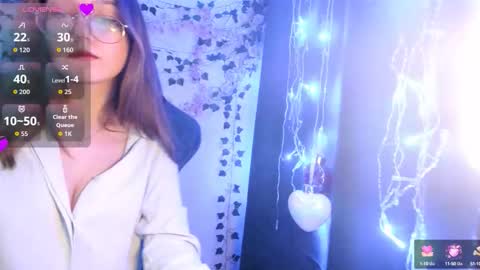 Snapshot of vivivivikkie chatting on October 9, 9:57 pm vivivivikkie online show from October 9, 9:57 pm