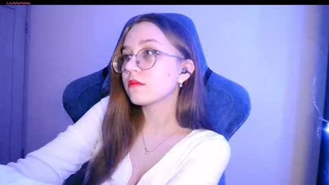 vivivivikkie online show from March 3, 10:15 pm