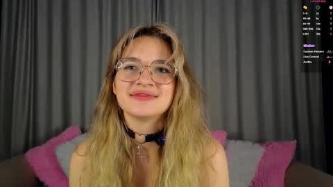 vivyboo111 online show from November 30, 8:24 pm