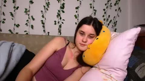 Snapshot of vixen_lily chatting on January 2, 8:02 pm Vixen Lily online show from January 2, 8:02 pm