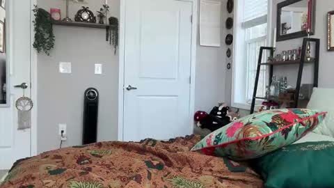 Liz online show from March 12, 7:09 pm