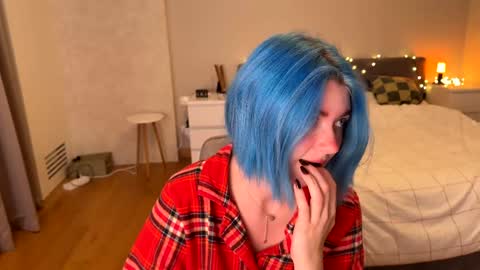 Polly  Online mostly at 9pm-2am UK Time online show from December 10, 5:00 pm