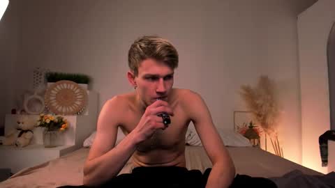 Snapshot of volan_starts chatting on February 10, 4:27 am Dan online show from February 10, 4:27 am