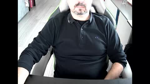 Snapshot of vonele chatting on January 10, 1:41 pm Vonn online show from January 10, 1:41 pm