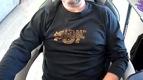 Snapshot of vonele chatting on November 7, 9:42 am Vonn online show from November 7, 9:42 am