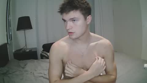 Snapshot of vouvoucouple chatting on December 18, 6:46 pm Tim online show from December 18, 6:46 pm