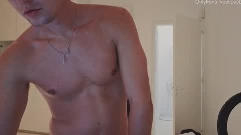 Snapshot of vouvoucouple chatting on October 9, 7:12 pm Tim online show from October 9, 7:12 pm