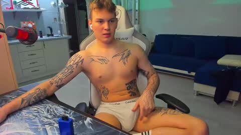 Snapshot of vova_belkin_ chatting on March 12, 10:39 pm vova online show from March 12, 10:39 pm