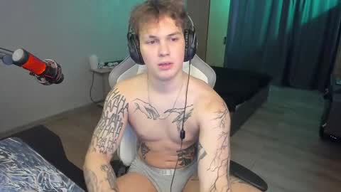 Snapshot of vova_belkin_ chatting on October 3, 9:28 am vova online show from October 3, 9:28 am