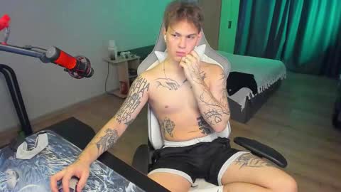 Snapshot of vova_belkin_ chatting on October 14, 9:32 am vova online show from October 14, 9:32 am