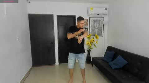 voyeurism_guys online show from March 22, 10:57 pm