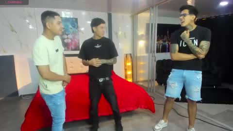 voyeurism_guys online show from March 24, 11:32 pm