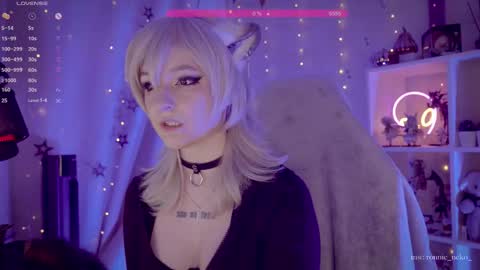 vronnier online show from October 11, 5:33 pm