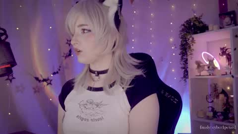 vronnier online show from December 18, 3:07 pm