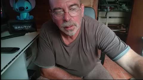 Snapshot of vuda77 chatting on September 13, 2:06 pm oscar online show from September 13, 2:06 pm