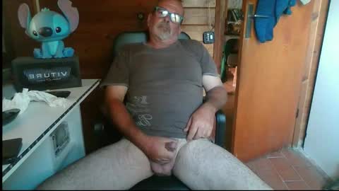 Snapshot of vuda77 chatting on October 4, 4:16 pm oscar online show from October 4, 4:16 pm