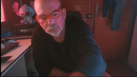 Snapshot of vuda77 chatting on October 15, 8:31 pm oscar online show from October 15, 8:31 pm