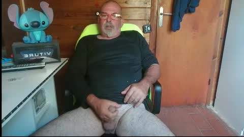 Snapshot of vuda77 chatting on October 26, 1:28 pm oscar online show from October 26, 1:28 pm