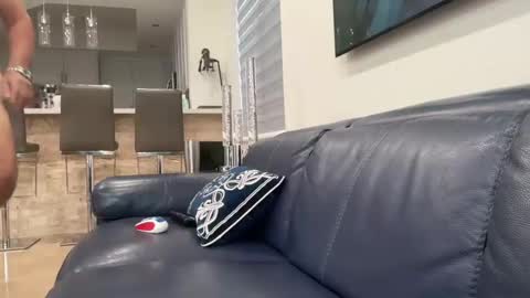 Snapshot of vw125 chatting on February 13, 10:54 pm vw125 online show from February 13, 10:54 pm