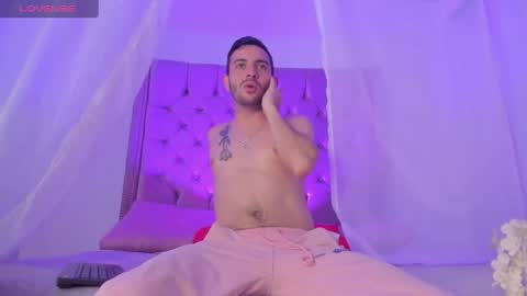 Snapshot of vynny_blacke_ chatting on September 22, 9:17 pm Vynny Blacke online show from September 22, 9:17 pm