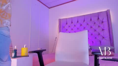 Snapshot of vynny_blacke_ chatting on November 3, 8:32 pm Vynny Blacke online show from November 3, 8:32 pm
