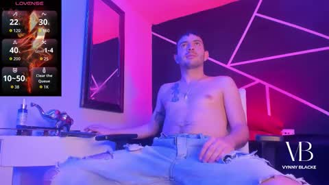 Snapshot of vynny_blacke_ chatting on November 24, 8:41 pm Vynny Blacke online show from November 24, 8:41 pm
