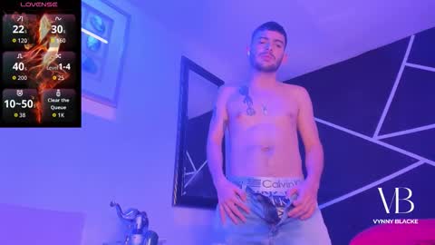 Snapshot of vynny_blacke_ chatting on December 1, 11:10 pm Vynny Blacke online show from December 1, 11:10 pm