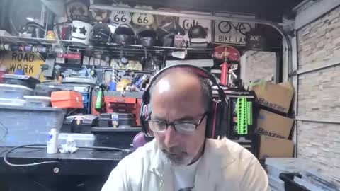 Snapshot of wakesblowinclouds chatting on October 23, 8:02 am wakesblowinclouds online show from October 23, 8:02 am