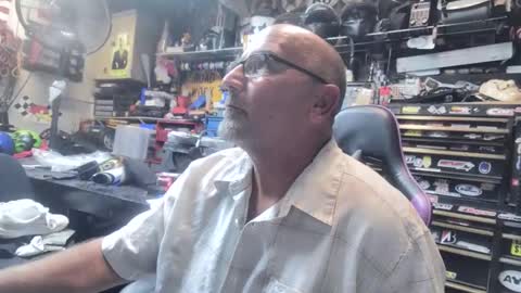 Snapshot of wakesblowinclouds chatting on October 29, 8:38 am wakesblowinclouds online show from October 29, 8:38 am