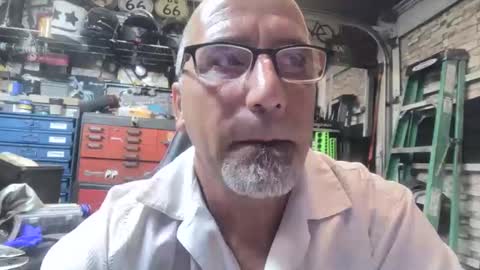 Snapshot of wakesblowinclouds chatting on November 1, 8:05 am wakesblowinclouds online show from November 1, 8:05 am