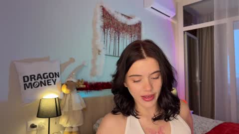 Mia online show from December 21, 11:01 am