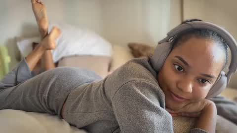 Layla friends call me Koko online show from September 23, 4:10 pm