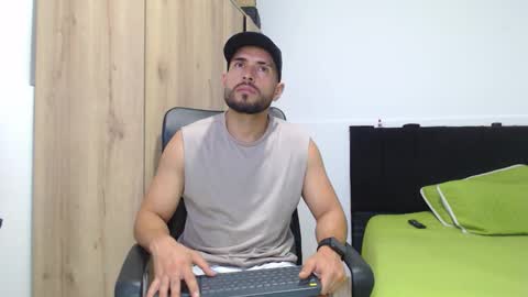 Snapshot of walter_brownn01 chatting on November 22, 5:01 pm WALTER BROWN online show from November 22, 5:01 pm