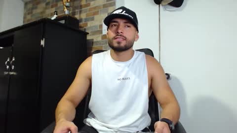 Snapshot of walter_brownn01 chatting on December 18, 10:27 pm WALTER BROWN online show from December 18, 10:27 pm