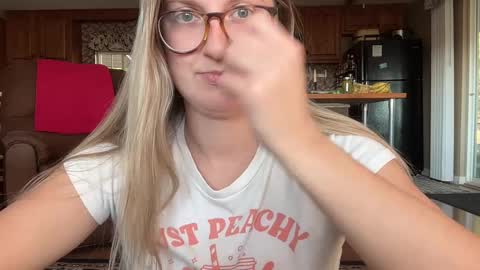 Snapshot of wanderlustjade chatting on December 4, 8:07 pm Jade  Adonis online show from December 4, 8:07 pm