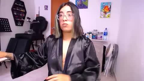 Waningrose  Lu online show from April 19, 3:11 pm