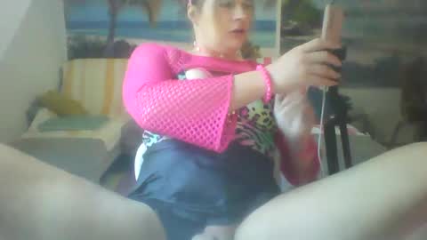 Snapshot of wannafeelitall chatting on December 22, 1:11 pm Emilia inst online show from December 22, 1:11 pm